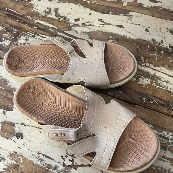 Cream Sandals with Textured Strap and Cushioned Sole - Picture 1 of 7
